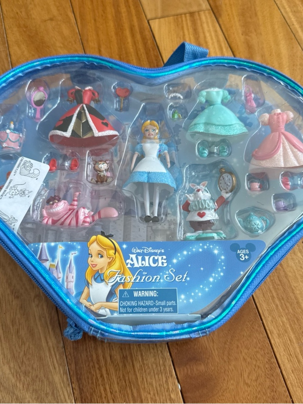Disney Alice In Wonderland Fashion Doll Set Collectable